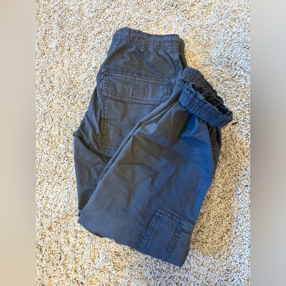 Garage Cargos - Picture 3 of 5